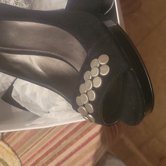 Pumps - Picture 5 of 5